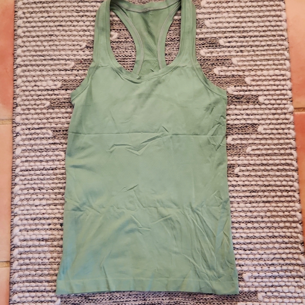 Lululemon Swiftly tank womens size 4